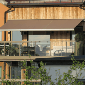 Terrassmarkis på en balkong